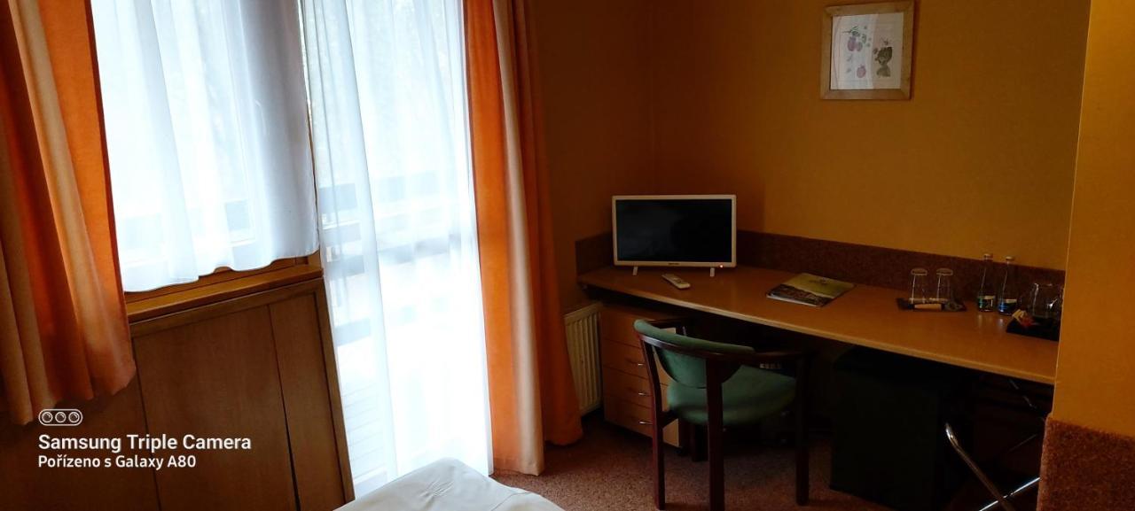 Hotel Loucky Літвінов Екстер'єр фото