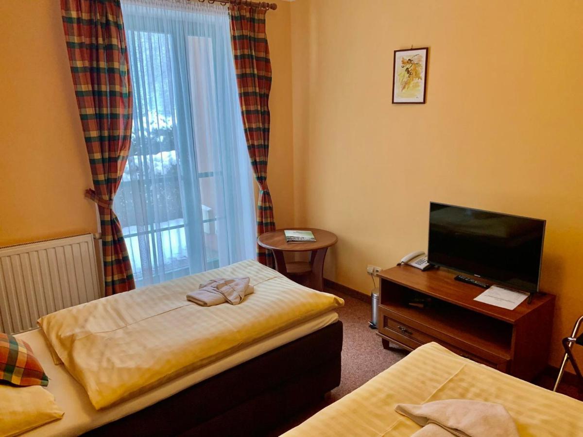 Hotel Loucky Літвінов Екстер'єр фото