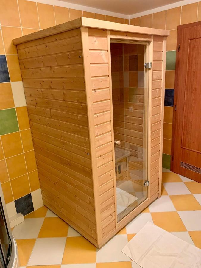 Hotel Loucky Літвінов Екстер'єр фото