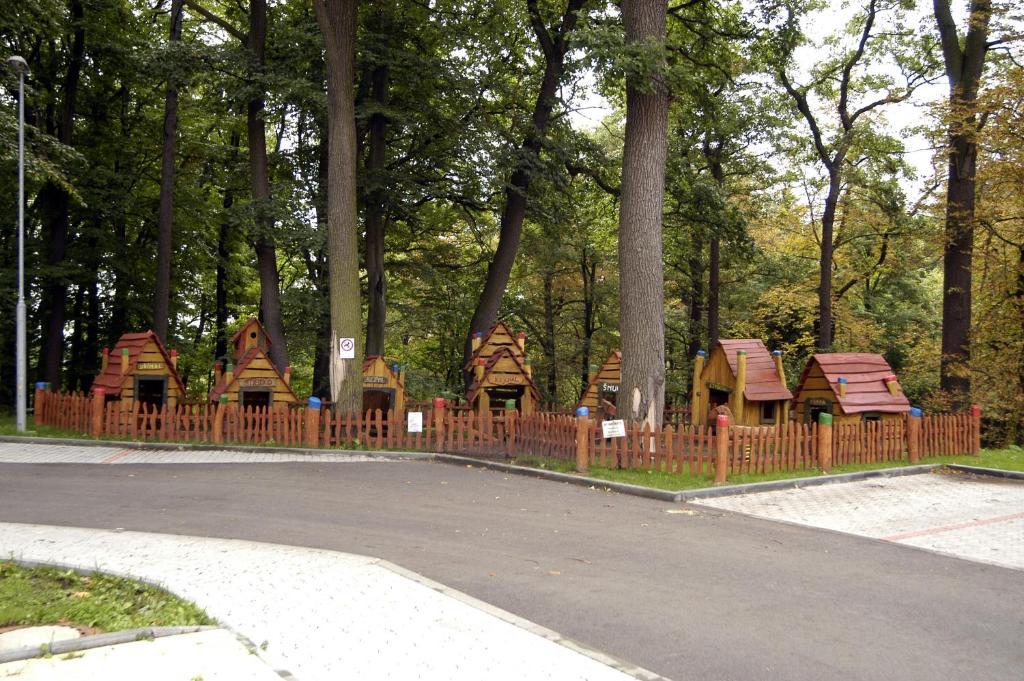 Hotel Loucky Літвінов Екстер'єр фото