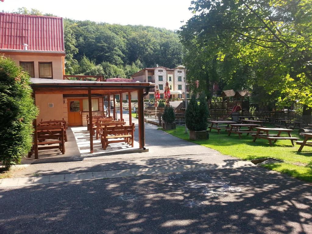 Hotel Loucky Літвінов Екстер'єр фото