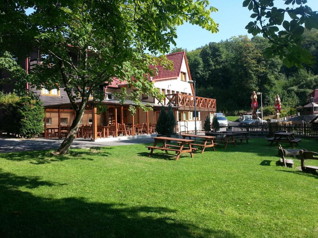 Hotel Loucky Літвінов Екстер'єр фото
